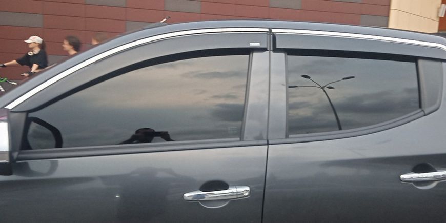 Вітровики з хромованим молдингом Niken Luxury (4 шт) &mdash; Mitsubishi L200 2015-2024 рр. bmttr1523-w/s фото